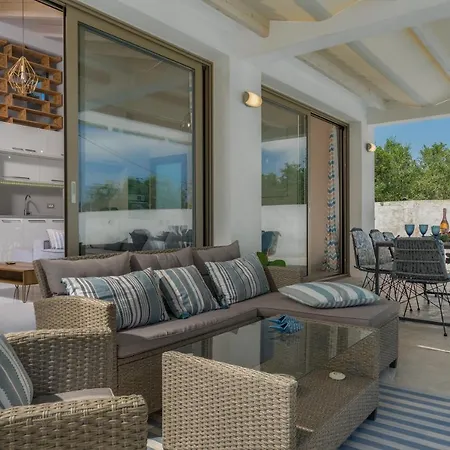 Zante Prime Heated Pool Levanta